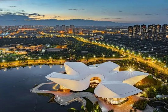 ▲傍晚时分的金色成都 伏若辰 摄