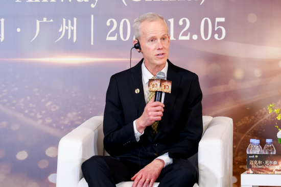 安利全球总裁兼首席执行官迈克尔•尼尔森