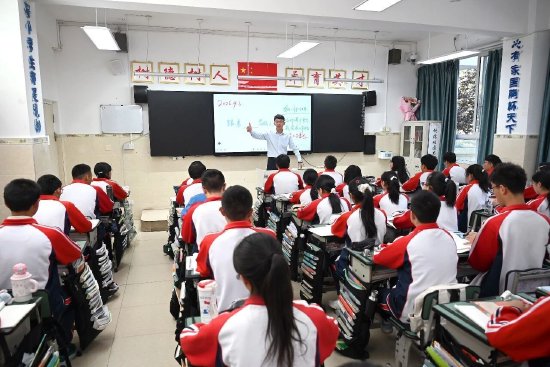 樊森老师在课堂上