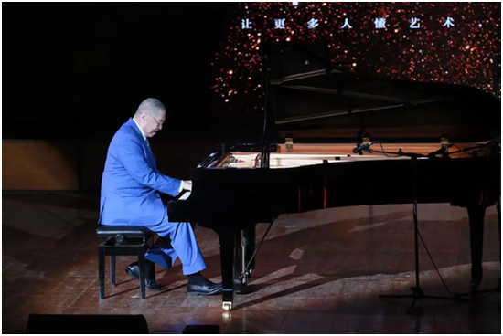 雅艺教育及成都刘诗昆艺术学校十五周年庆典精