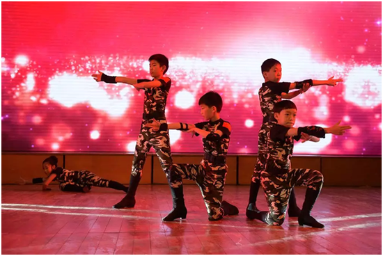 雅艺教育及成都刘诗昆艺术学校十五周年庆典精