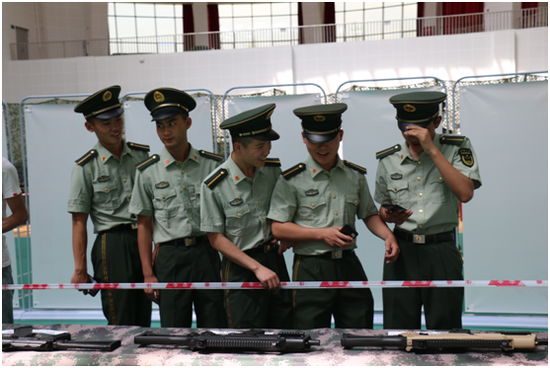 成都航空职业技术学院举行第一届“爱我成航，强我国防”军事展览会