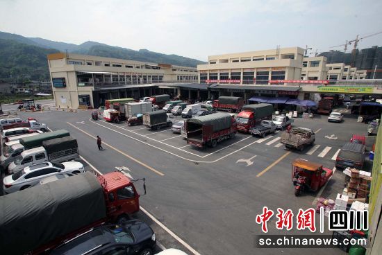 川西國際農(nóng)博城一角 王磊 攝