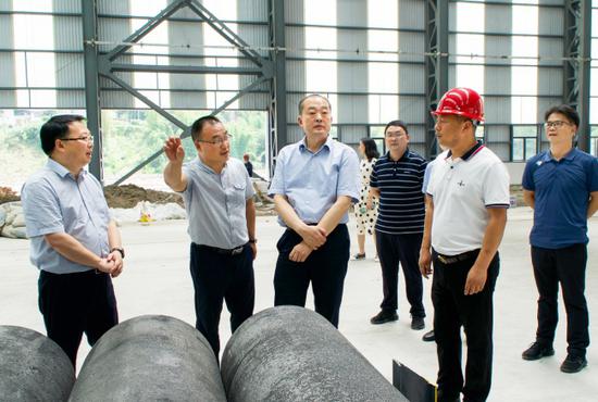 兰开驰在天全县开炭新材料科技有限公司超高功率石墨电极项目施工现场调研