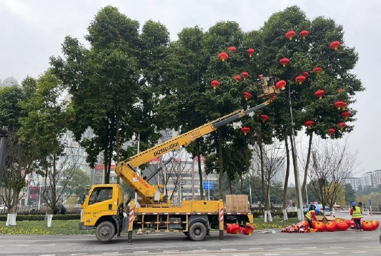 大红灯笼高高挂！广安春节“氛围组”上线进行时