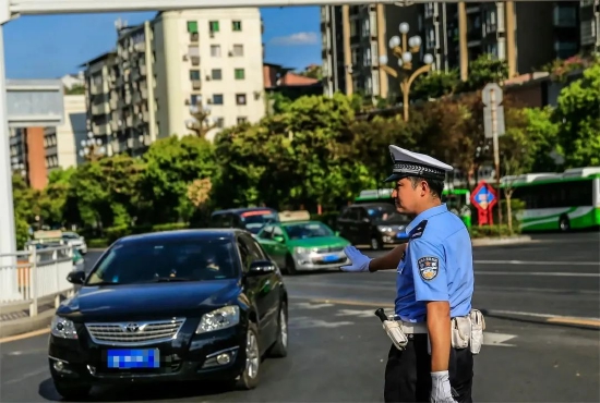 四川省公安机关成绩突出个人  |  周中华   |  达州市公安局交通警察支队直属一大队