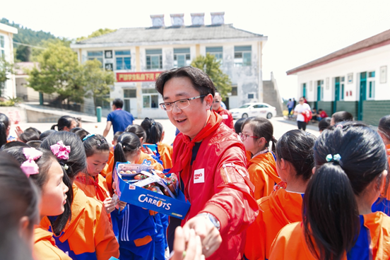 翻山越岭来看你 野马斯派卡幸福公益行