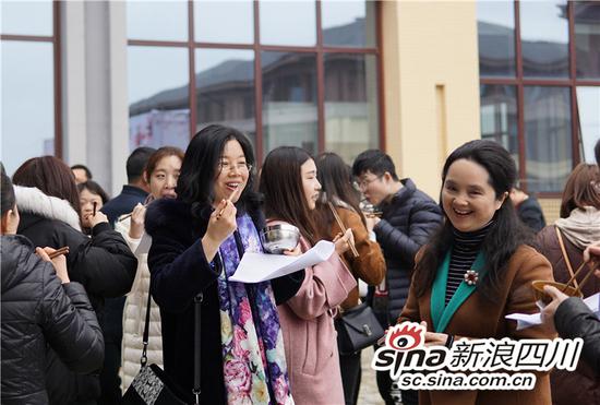 开心的女老师们