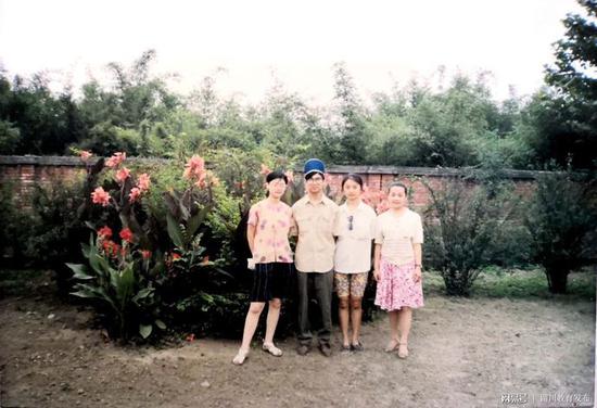 与学生在一起