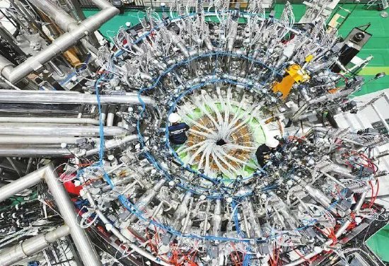 新一代人造太阳“中国环流三号”顶部（双流发布）