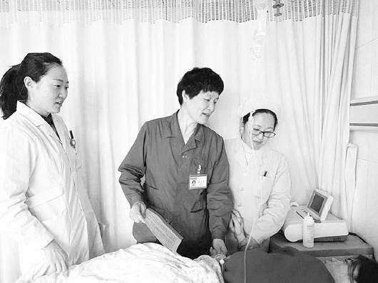 向产妇普及脐带血造血干细胞知识。