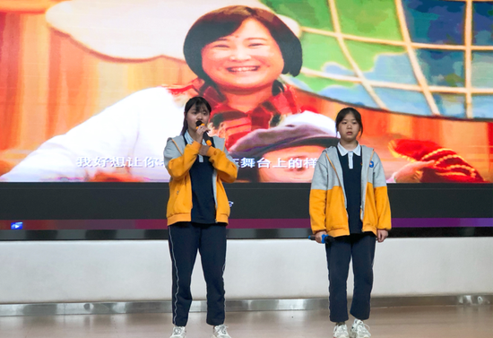 高二九班李晓敏、兰铜玲 萱草花