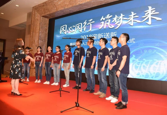四川省同济大学校友会合唱团演出