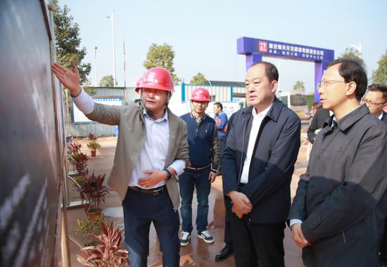 兰开驰在经开区督导调研重点项目建设工作