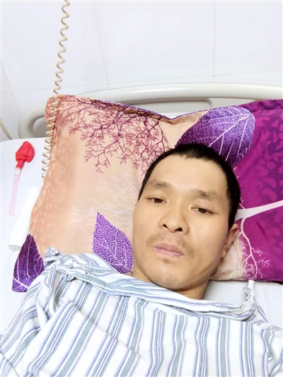 李海军摔伤在医院接受治疗