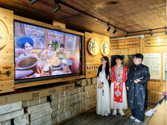 留学生青年在西江讲堂进行成果汇报