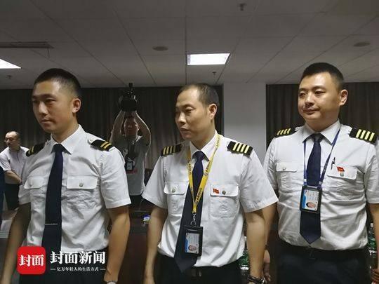 中为机长刘传建