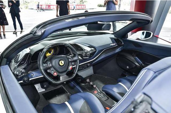 ��449.9�� ������488 Pista Spider����