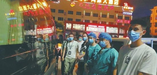 自贡大安警方赶赴云南，准备在杨某某隔离完毕后将其接回