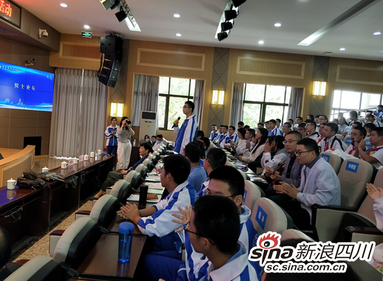 学生积极参与互动