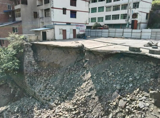 地质灾害崩塌现场