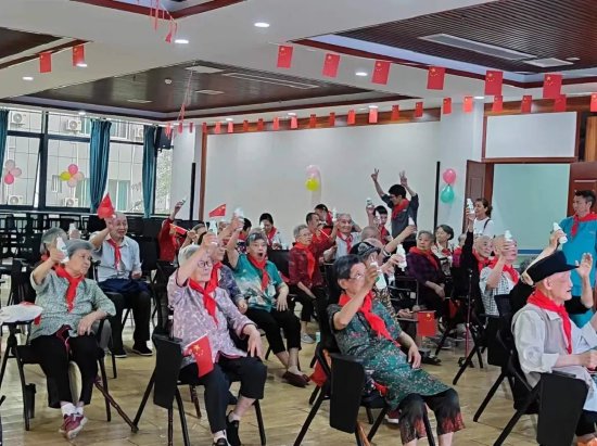 养护院为老人举办庆“六一”活动