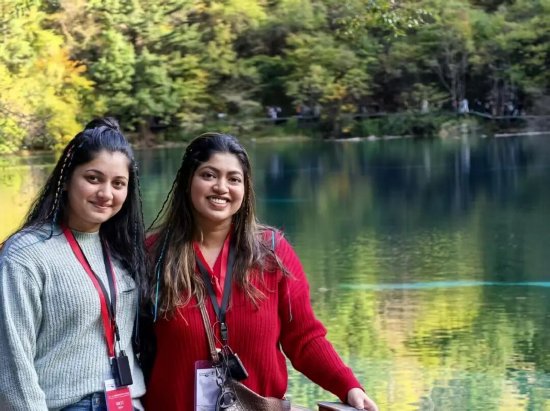 ▲入境游客游九寨沟（九寨沟供图）