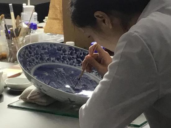 修复工作照(台北故宫博物院供图,下同)