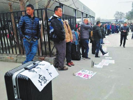 节后成都劳务市场热闹起来 今年招工者选人也