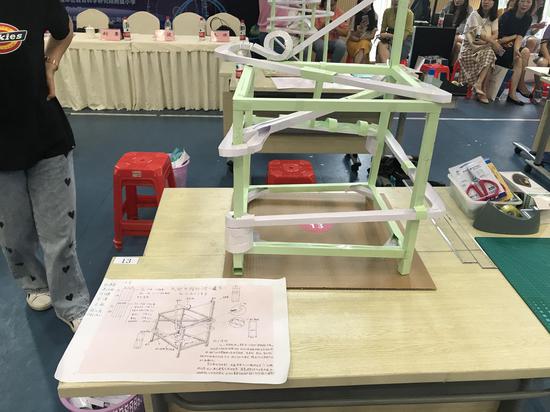 翻滚过山车燃爆科学教育热情 成华区开展小学科学教师