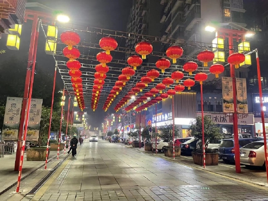 大红灯笼高高挂！广安春节“氛围组”上线进行时