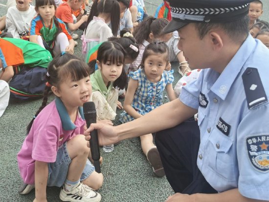 “警校”聯動護成長！遂寧經開公安“防欺凌安全課”點亮明月小學
