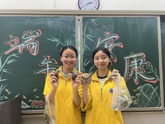 ▲端午节包粽子