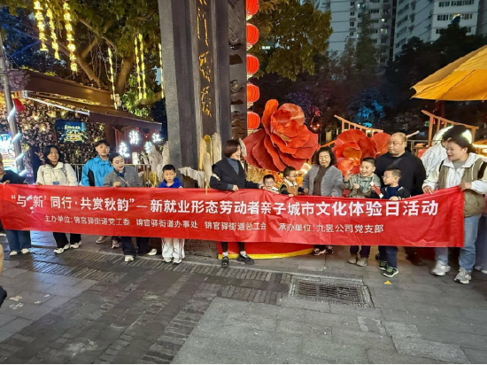 （图注：大合照）