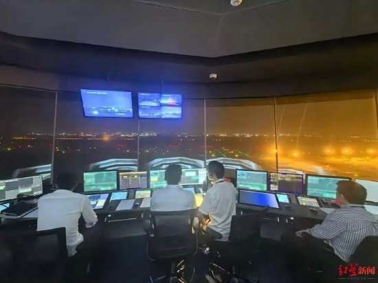 ▲成都天府机场塔台管制间 图据西南空管局