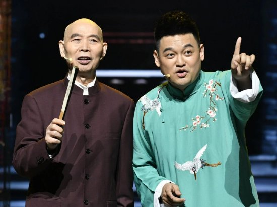 李伯清、陈功师徒联袂演出（受访者供图）