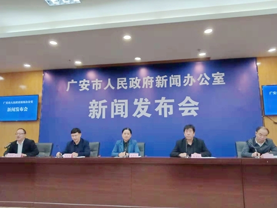 摄影 黄辉