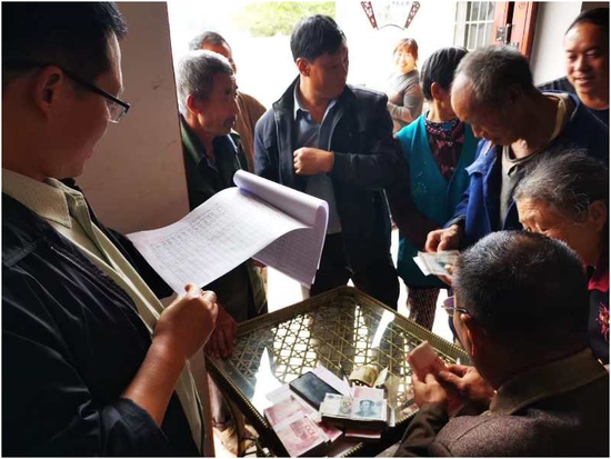 大英县老百姓土地入股分红 摄影周义双