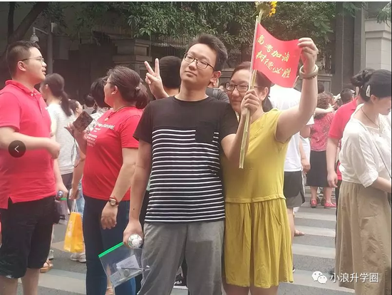 剪刀手才是永不过时的拍照经典pose NO·1~