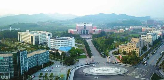 西华师范大学华凤校区校园一角