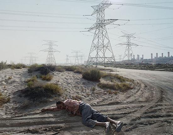 《迪拜，睡觉的人》（2008），Luc Delahaye ©Luc Delahaye/Prix Pictet