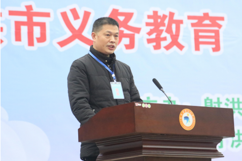 市委教育工委委员、市教体局党组成员、市职教中心主任朱涛致辞