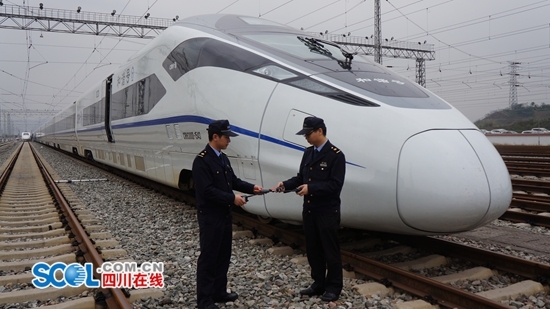 成渝高铁标配国内最快动车组 成都1小时飚重庆