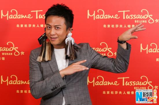 邓超为蜡像量身尽显逗比本色 否认郑恺发飙