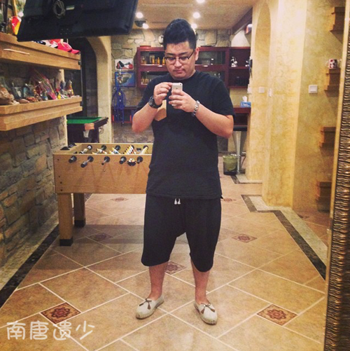 鞠萍儿子近照曝光身形魁梧 现读大三学金融