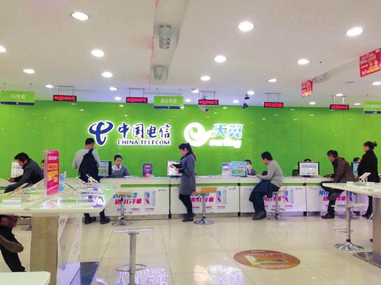 宜宾一老汉手机卡出问题 儿子代办被拒绝