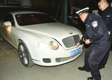 200元网上买假驾照 男子开豪车上路被查_成都