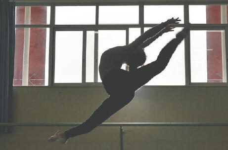 四川艺考女神圆梦大学 曾有负面情绪现加紧练舞_新浪四川_新浪网