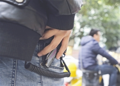 揭秘成都便衣警察:隐身人群抓嫌犯 每人都曾负