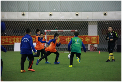 带着热爱狂奔 一汽大众青少年足球训练营_成都